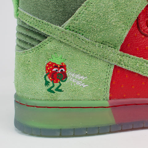 Nike SB Dunk High Strawberry Cough
