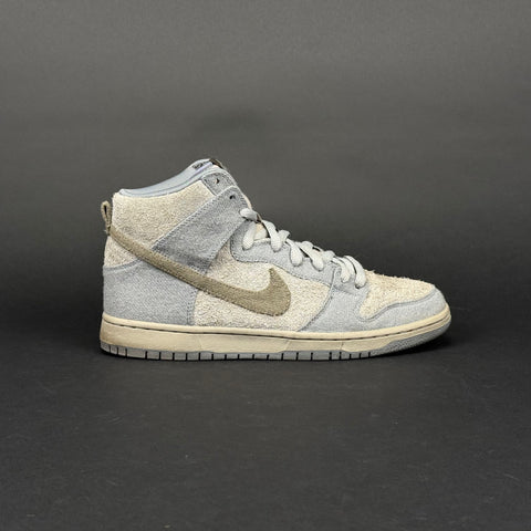 Nike SB Dunk High Tauntaun