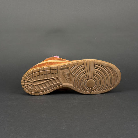 Nike SB Dunk Low Gibson Guitar Case