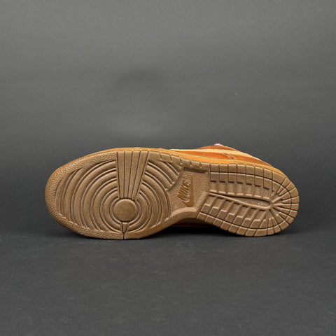 Nike SB Dunk Low Gibson Guitar Case