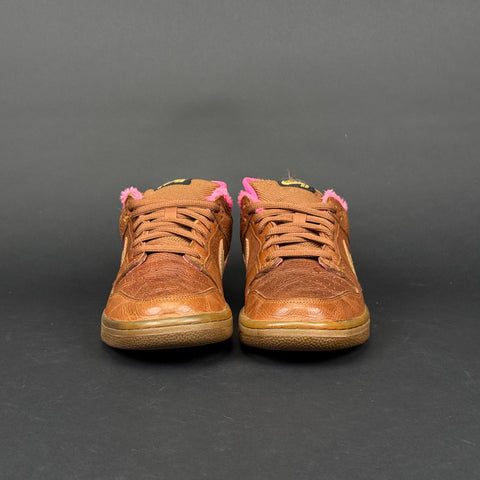 Nike SB Dunk Low Gibson Guitar Case