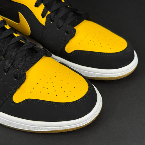 Jordan 1 Mid New Love (2017)